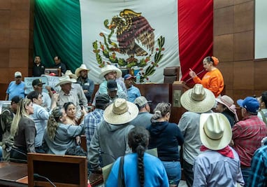 Productores de frijol toman tribuna del Congreso de Zacatecas; exigen auditoría a centros de acopio y renuncia de funcionario