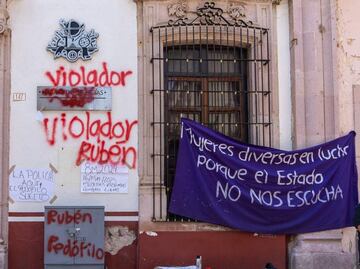 Dan 4 años de prisión a rector de Universidad de Zacatecas acusado de abuso sexual de niña, pero sale bajo fianza; feministas protestan