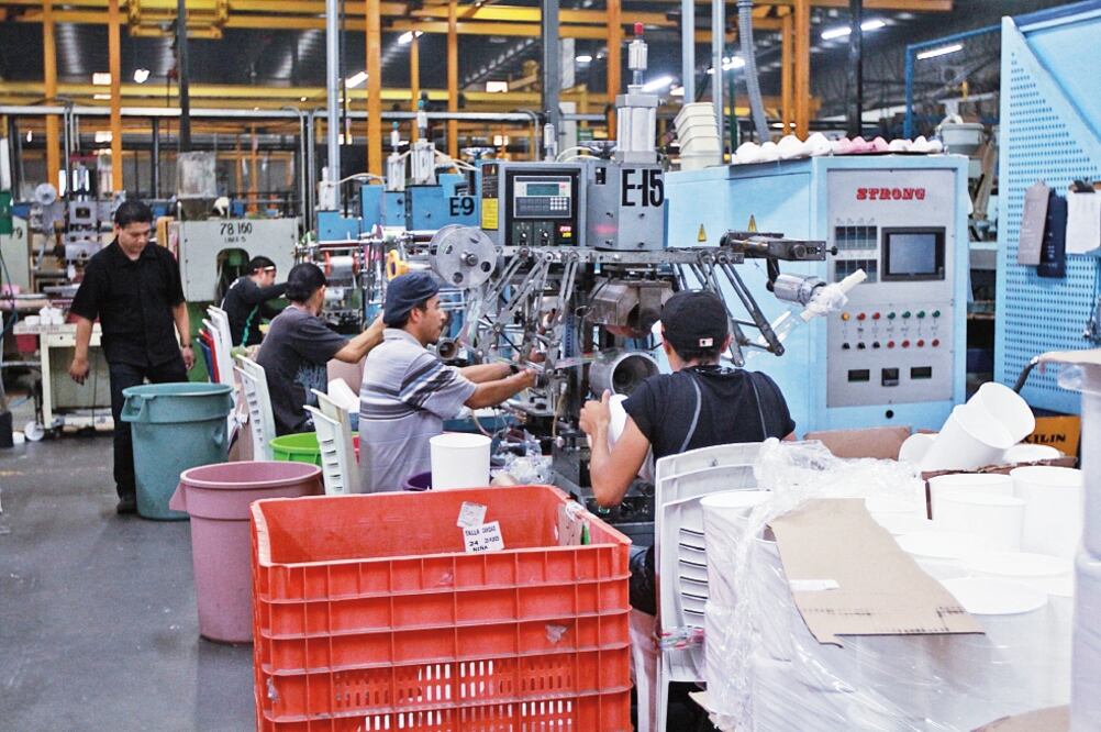 De acuerdo con la organización México, ¿Cómo Vamos?, los salarios en México se negocian en general con base en un mecanismo de oferta y demanda, y no de un tabulador con base en la medida del salario mínimo. (ARCHIVO EL UNIVERSAL)