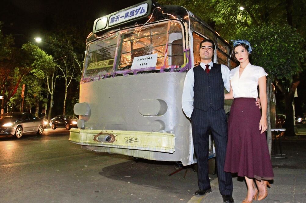 La compañía Doble Vida Teatro presentó Gardenia Club en el Trolebús El Foro, entre las calles de Guanajuato esquina Orizaba, colonia Roma, en 2011. FOTO: ARCHIVO EL UNIVERSAL