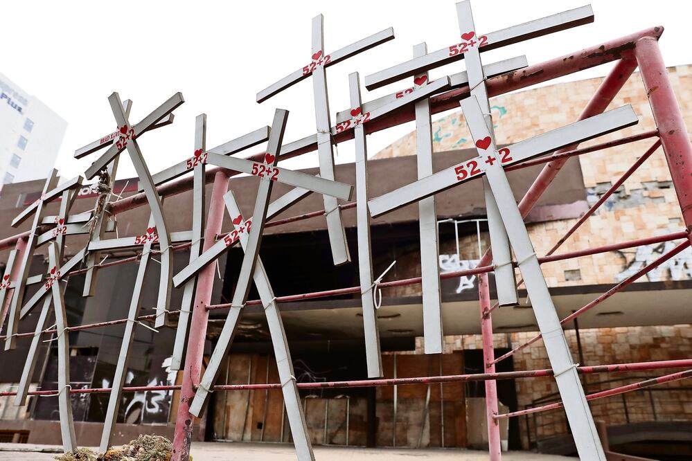 Señalan que el Casino Royale fue atacado debido a que no pagó la cuota a Los Zetas; 52 personas perdieron la vida en el incendio, el cual califican como el más claro ataque del narcoterrorismo (ARIEL OJEDA. EL UNIVERSAL)