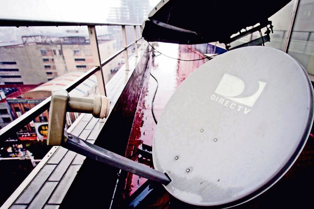 Según Dataxis, DirecTV (AT&T) lidera el negocio de TV de paga en cuanto a ingresos promedio por usuario en la región, con 35 dólares (ARCHIVO EL UNIVERSAL)