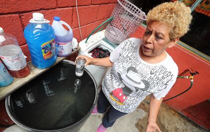 “Nos llega agua puerca con lombrices”; pobladores de San Antonio La Isla denuncian problemas de desabasto