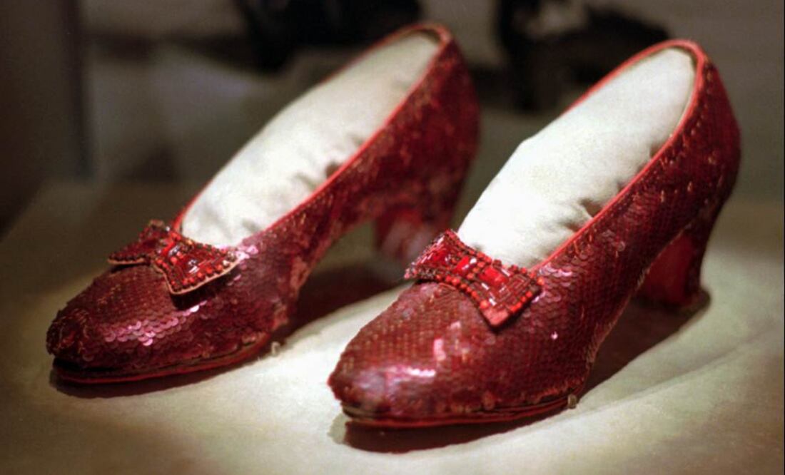 La oferta de recompensa requiere la ubicación exacta de las zapatillas y el nombre del ladrón. FOTO:AP