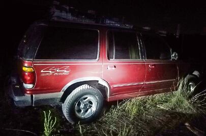 Aseguran dos camionetas ligadas al huachicol en Acolman