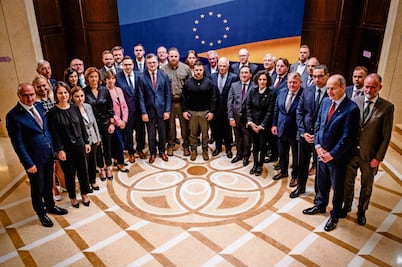 Ministros de Europa dan su apoyo a Zelensky al visitar Kiev