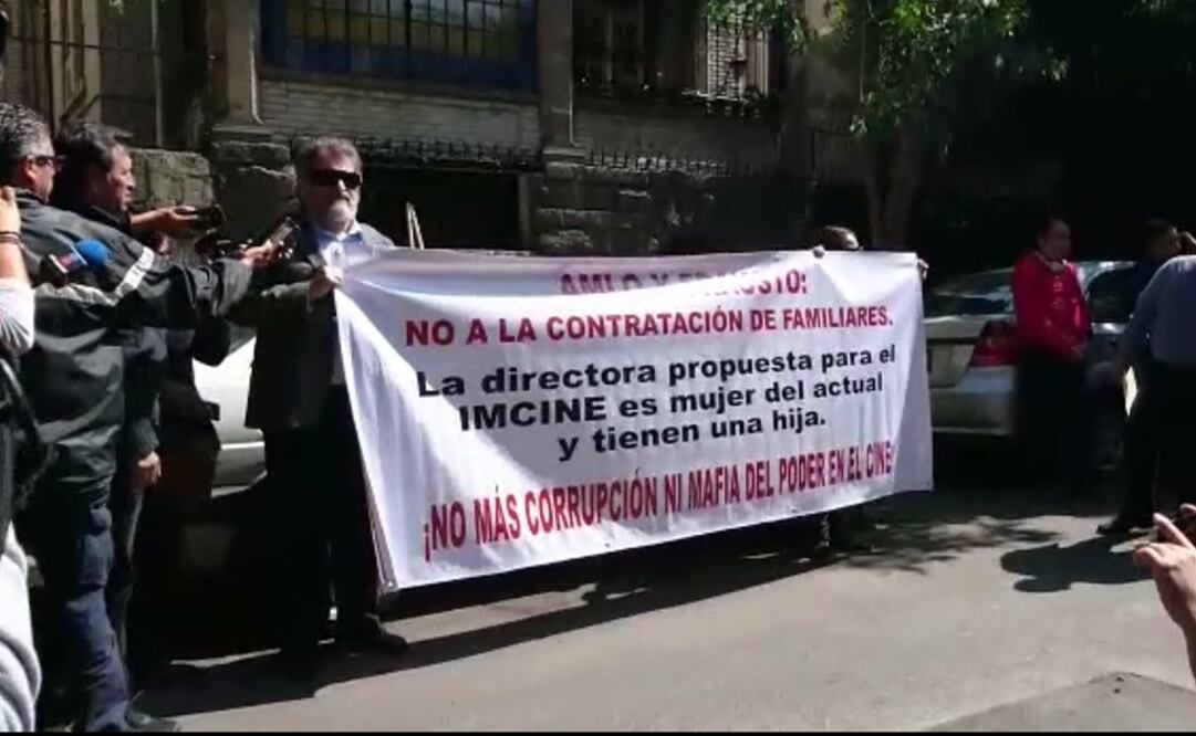 La protesta continuó a pesar de que el político de Tabasco no acudió esta mañana a las oficinas de transición (Foto: Especial)