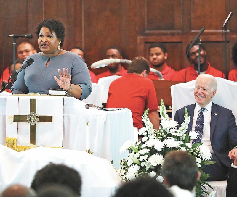 Stacey Abrams, durante un servicio religioso el pasado 1 de marzo en Selma, Alabama, al que asistió el aspirante presidencial Joe Biden. Foto: AP