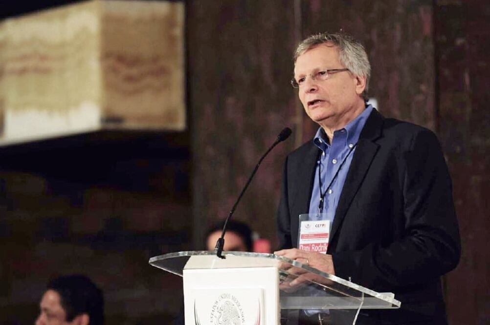 El economista Dani Rodrik dictó una conferencia en San Lázaro, donde recomen dó a México no sólo voltear ver a Europa, pues tiene problemas estructurales. (CÁMARA DE DIPUTADOS)