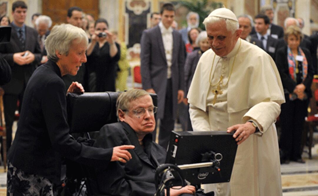 Stephen Hawking conoció a Benedicto XVI. (FOTO: Especial)