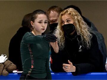 Entrenadora de Kamila Valieva asegura que la patinadora "es inocente y limpia"