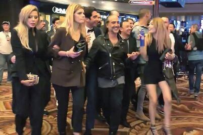 El Potrillo se divierte con Desirée 