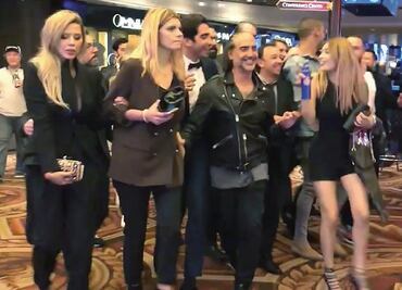 El Potrillo se divierte con Desirée