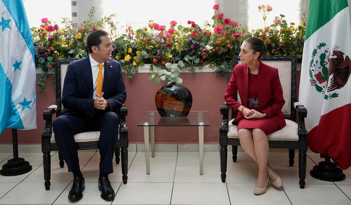 La presidenta Claudia Sheinbaum llegó a la IX Cumbre de jefes de Estado y de Gobierno de la Comunidad de Estados Latinoamericanos y Caribeños (Celac), en Tegucigalpa, Honduras. Foto: EFE