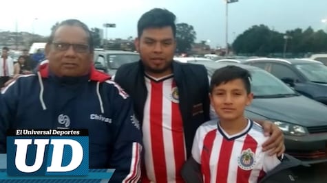 Aficionados asisten al estadio ante el desbasto de gasolina