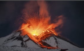 Turista de EU muere tras ser alcanzado por un rayo en el volcán Etna