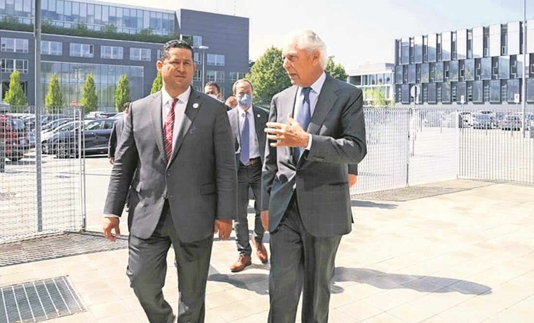 El gobernador Diego Sinhue Rodríguez y directivos de Pirelli anunciaron la construcción del centro de tecnología avanzada. Foto: Especial.