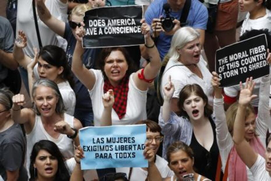 Cientos de mujeres protestan en Washington contra políticas migratorias de Trump