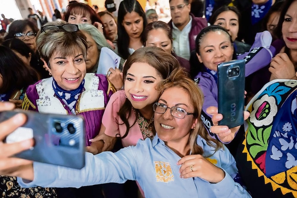 En un evento con académicas del STUNAM, Brugada les propuso “enarbolar las banderas del reconocimiento y revaloración de las tareas de cuidados”. Foto: Especial