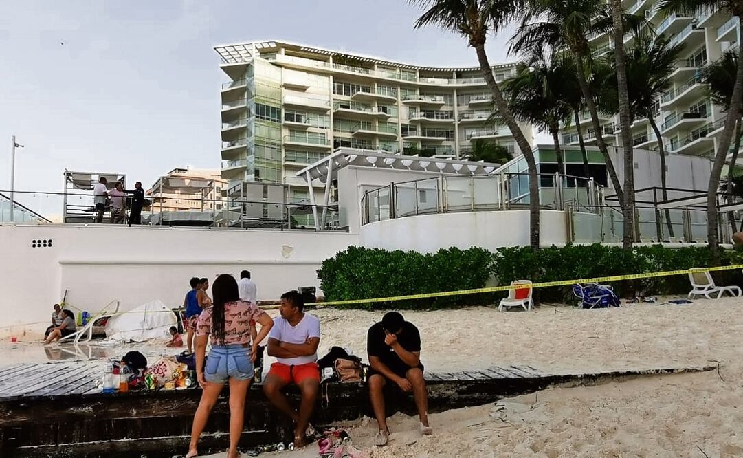 A metros del acceso público a Playa Caracol, un niño fue víctima de una bala perdida, ante la mirada de turistas y residentes. Foto: Adriana Varillas | El Universal
