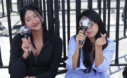 "Armys" llegan a Palacio Nacional por visita de BTS; "como no conseguí boletos, vamos a verlos cerquita si se puede", esperan