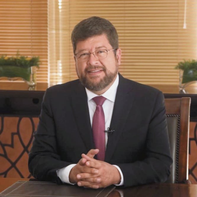 El empresario Samuel Doria Medina, llamado en Bolivia Rey del cemento, inició la controversia por supuesto incumplimiento de contrato, la cual es atacada por el grupo mexicano en tribunales bolivianos. CORTESÍA