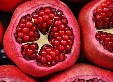 5 beneficios de la granada, fruta de temporada