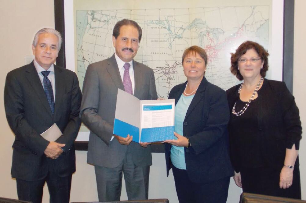 En Nueva York, el rector Alfonso Esparza recibió las calificaciones de las agencias (ESPECIAL)