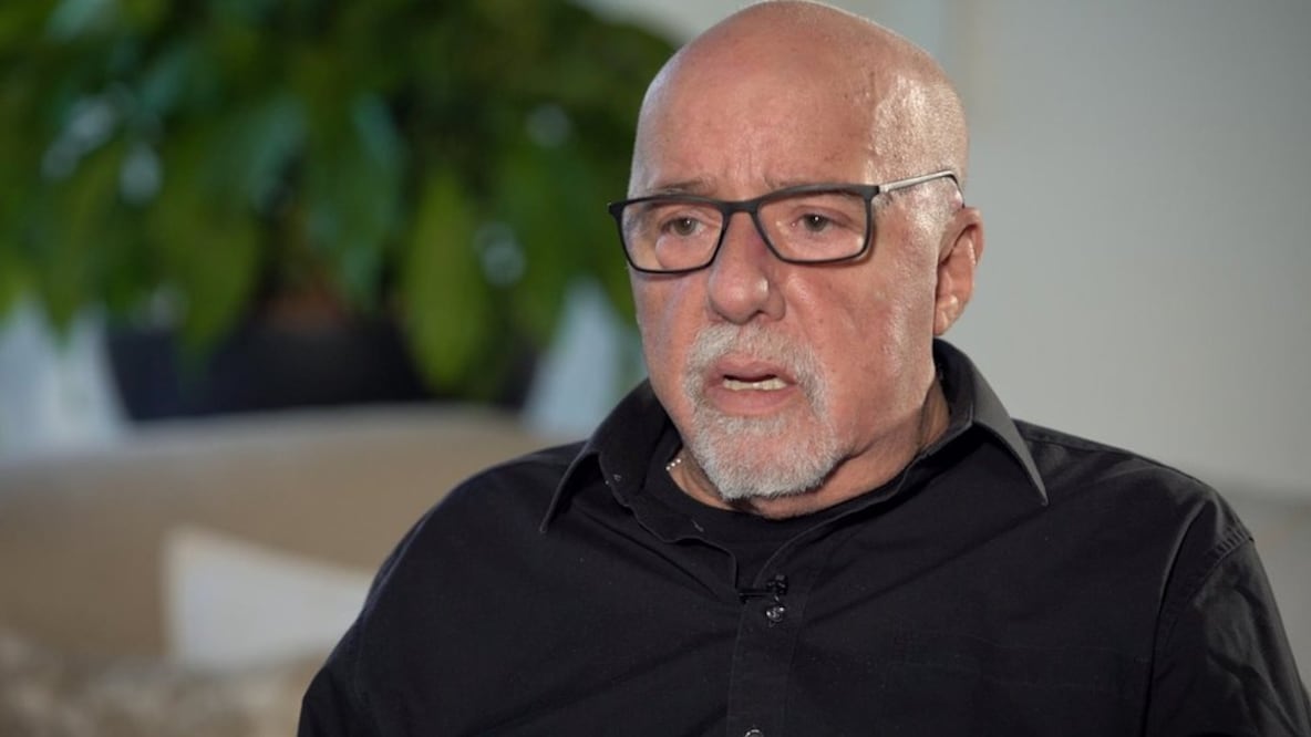 Paulo Coelho dice que Brasil está pasando por momentos muy difíciles. Foto: BBC
