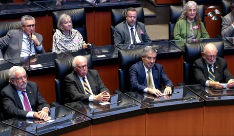 Asisten De la Fuente, Graue, Narro, Sarukhán y el actual rector, Leonardo Lomelí, a homenaje a la UNAM en el Senado