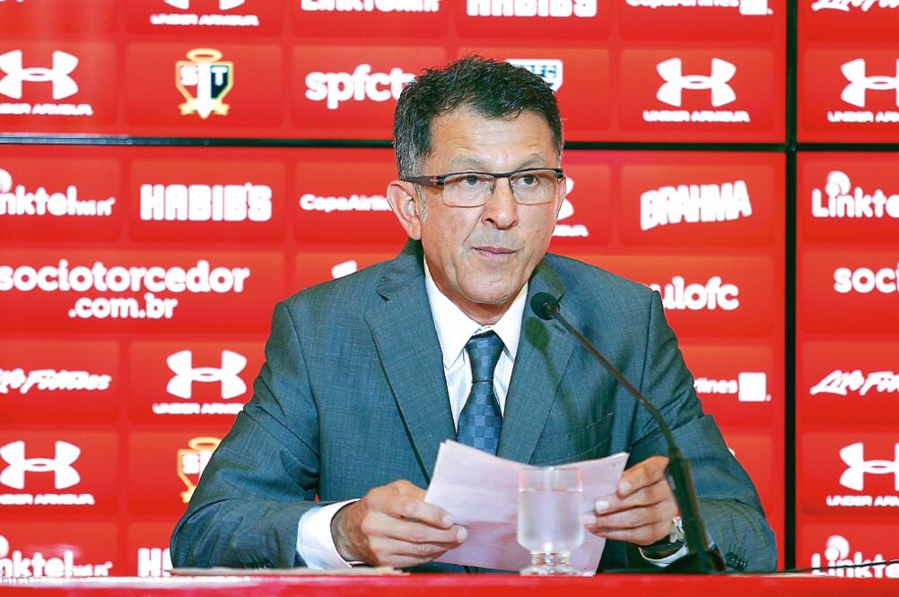 Juan Carlos Osorio se despidió ayer del Sao Paulo, en una conferencia de prensa, en la que reveló su deseo de dirigir en una Copa del Mundo (DOUGLAS PINGITURO. IMAGO7)