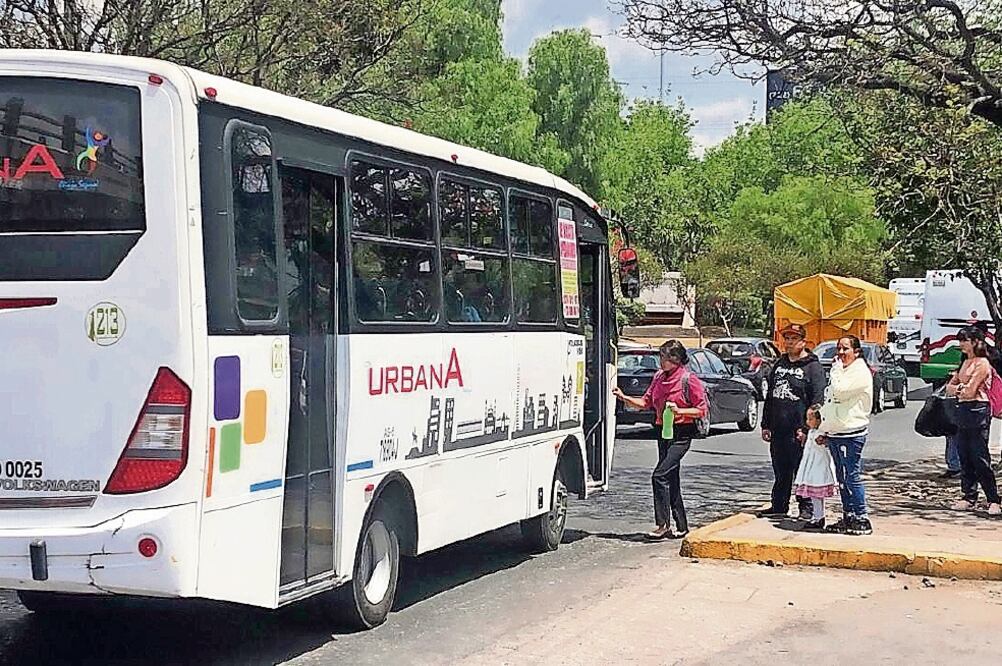 En algunas rutas los policías acompañarán a los choferes de derrotero a derrotero, en otras los abordarán aleatoriamente en puntos conflictivos. Foto: ARCHIVO EL UNIVERSAL