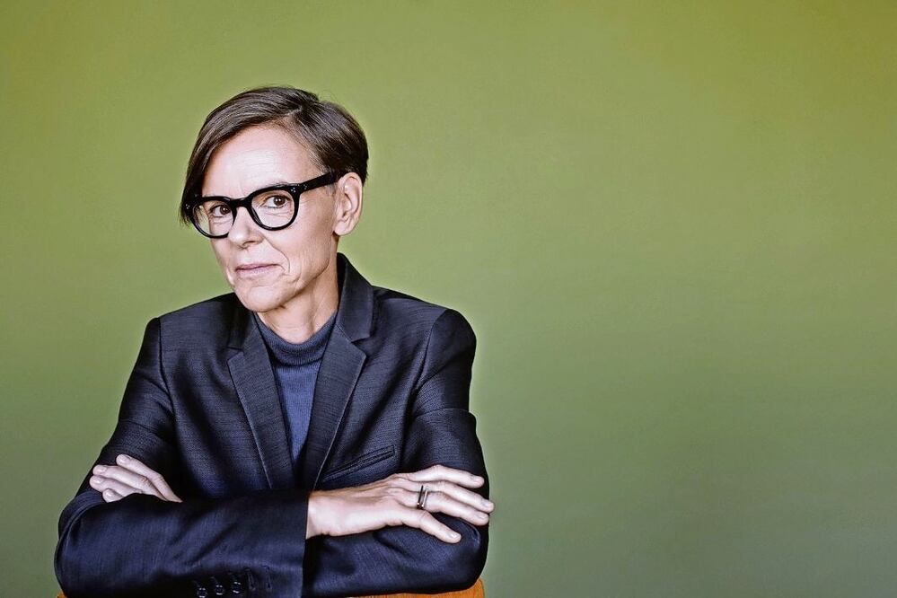 Antje Rávik Strubel publicó a inicios de este 2025 su novela Der Einfluss der Fasane (La influencia de los faisanes). Crédito: Marcus HöhnS. Fischer Verlag.