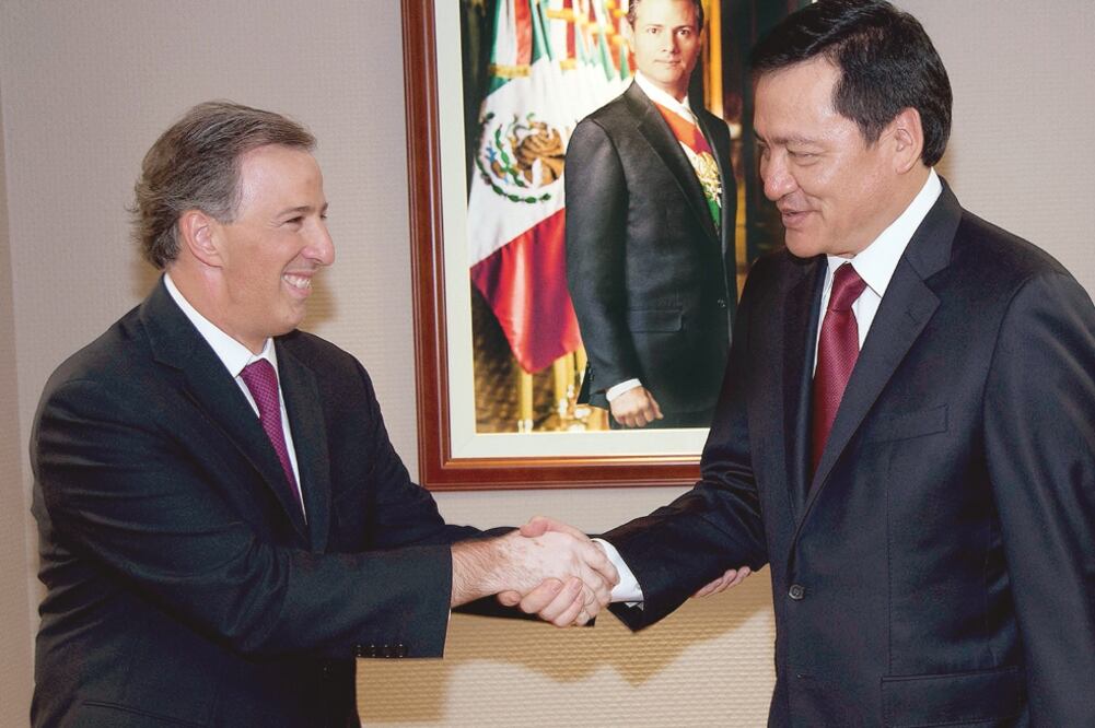 José Antonio Meade y Migue Ángel Osorio Chong eran dos de los nombres que más fuerte sonaban para encabezar el PRI rumbo a 2018 (ARCHIVO EL UNIVERSAL)