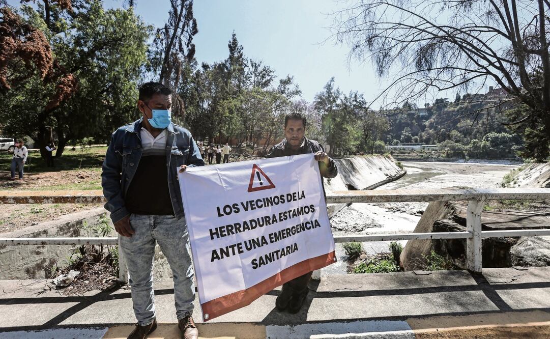 Vecinos de La Herradura se manifestaron para denunciar que viven junto a la cloaca en la que se ha convertido el río San Joaquín y la presa El Capulín. Foto: Gabriel Pano / EL UNIVERSAL