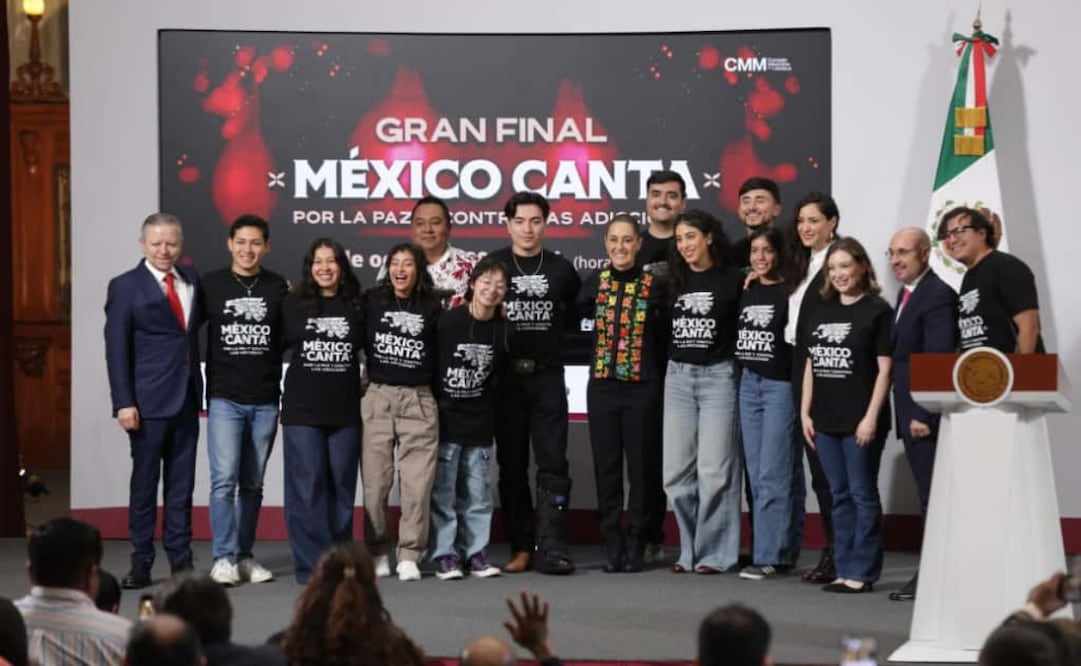 Finalistas del concurso "México canta" durante la conferencia del pueblo en Palacio Nacional. Foto: Carlos Mejía / EL UNIVERSAL