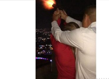 Quitan arma a policía municipal que lanzó disparos con su novia desde una ventana en Año Nuevo