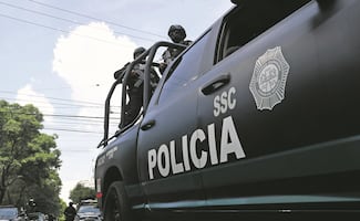 Decomisan 200 cajas de productos importados en la colonia Centro; conductor no acredito su procedencia