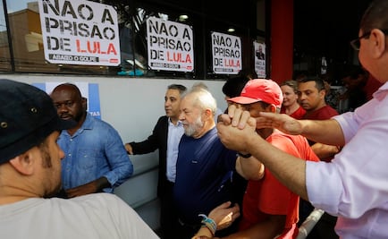 Reaparece Lula da Silva; asiste a misa de su fallecida esposa