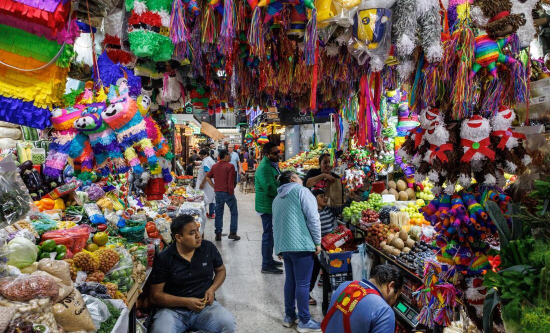 Mercados como la Central de Abasto en Iztapalapa o el de San Juan en la Cuauhtémoc ofertan los ingredientes de las tradicionales cenas de Navidad y Año Nuevo. Foto: Yaretzy M. Osnaya | El Universal (23/12/2024)