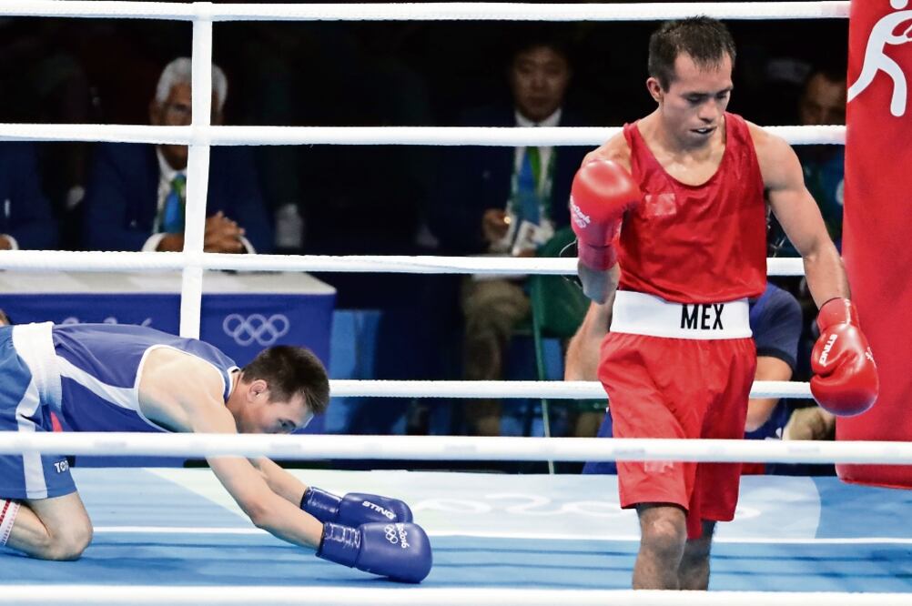 Elías Emigdio avanzó en el certamen de boxeo olímpico, pero le prohibieron lucir la marca de su patrocinador (IVÁN STEPHENS. EL UNIVERSAL)