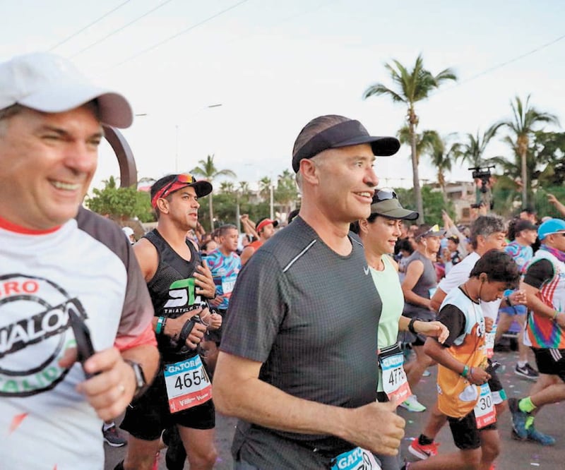 En el marco de la celebración del Maratón Pacífico-Mazatlán, el gobernador Quirino Ordaz reiteró el compromiso con la educación en el ejercicio 2020. ESPECIAL
