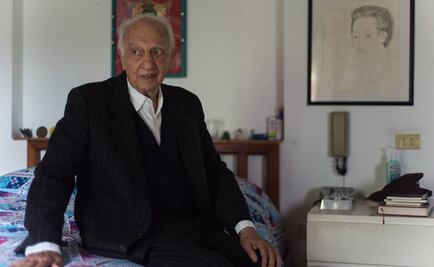 Mejora salud de Sergio Pitol; sigue en hospital