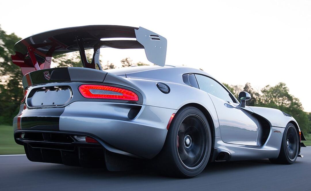 Conoce la función del spoiler para autos. Foto: Dodge Viper