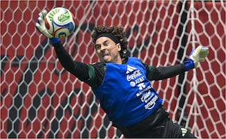 FIFA presume a Guillermo Ochoa por su sexto Mundial: "Otro capítulo más a su historia"