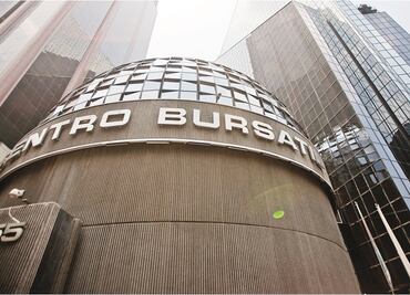 Bolsa Mexicana inicia con retroceso, atenta a volatilidad de mercados