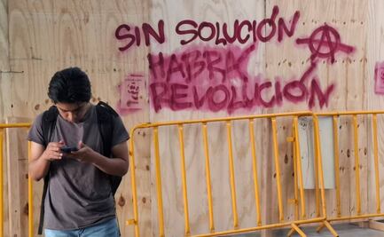 Estudiantes de la UNAM permiten libre paso de usuarios del Metro en estación Universidad; acusan falta de mantenimiento