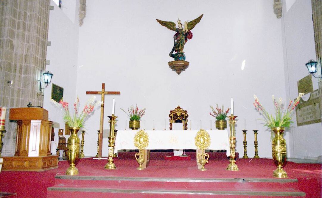Esa pequeña placa, a un costado del atrio de la Iglesia de la Purísima Concepción y Jesús Nazareno, indica la última morada del conquistador español. FOTO: Archivo / EL UNIVERSAL