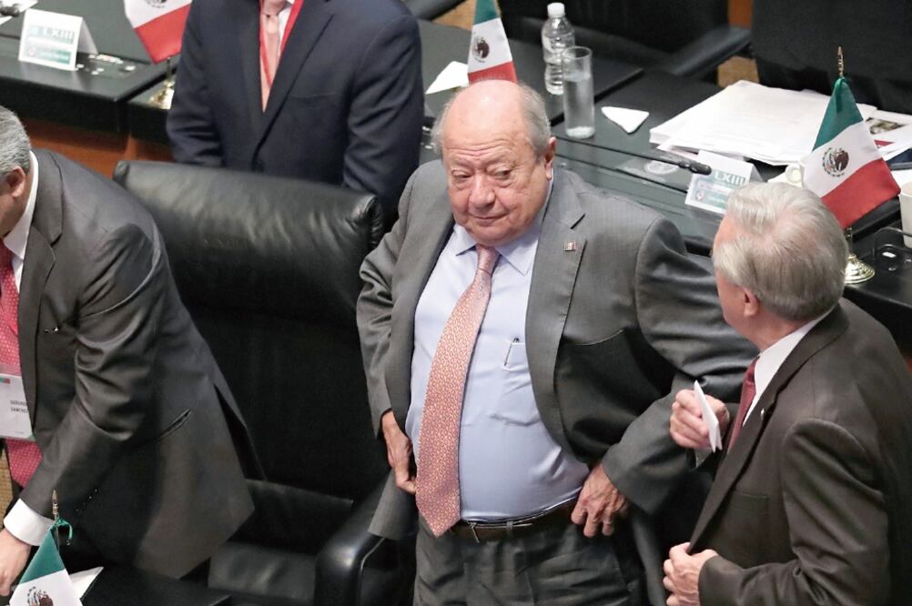 Carlos Romero Deschamps, quien también es senador, estará al frente del sindicato de Pemex hasta 2024. Foto: ARCHIVO EL UNIVERSAL