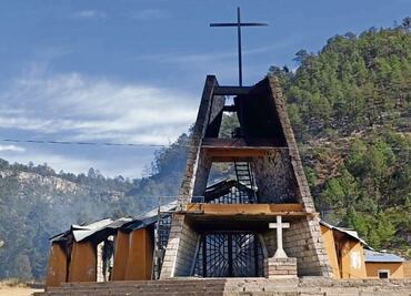 Incendio devora iglesia en Sierra Tarahumara; pueblo se une para reconstruir su iglesia